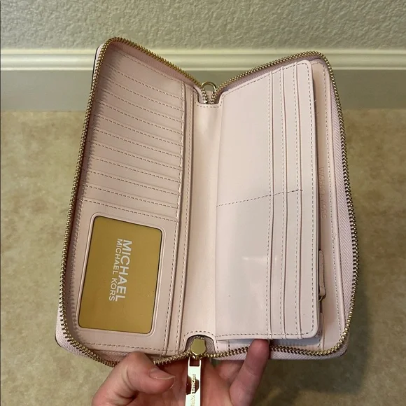New Michael Kors Zip Around Wallet - Picture 4 of 5